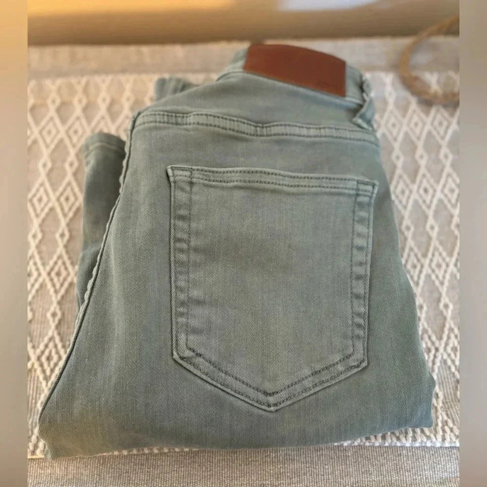 Dressmann Size S Men’s Shorts. Light sage‎ green/blue color. California Style